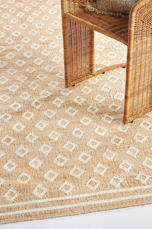 Handwoven Jute & Wool Rug with Diamond Pattern - Natural & Ivory
