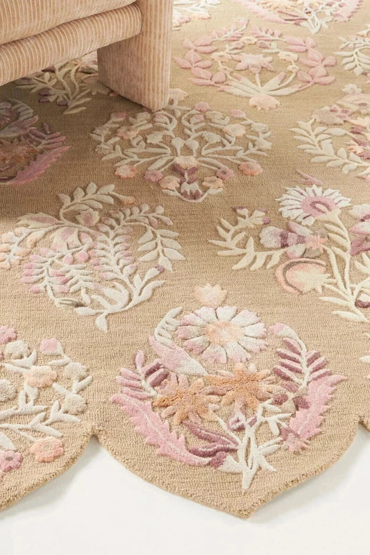 Hand-Tufted Wool & Silk Floral Rug Neutral Scalloped Edge Carpet - Rayna Design