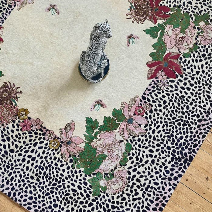 High-Quality Wool Hand-Tufted Floral Border Rug with Leopard Design