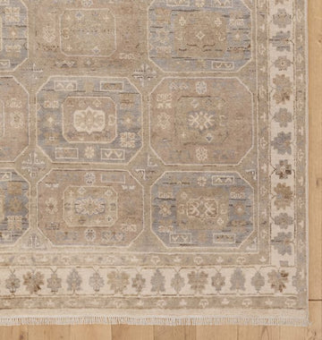 Freja Hand-Knotted Wool Rug – Soft Beige & Grey Vintage Geometric Design with Subtle Distressed Finish