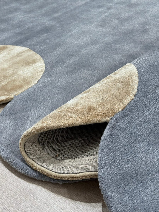 Modern Abstract Hand-Tufted Marseille Sky  Wool Area Rug with Soft Organic Curves