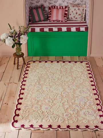 Artisanal Wool Area Rug with Raised Floral Motifs and Elegant Scalloped Outline