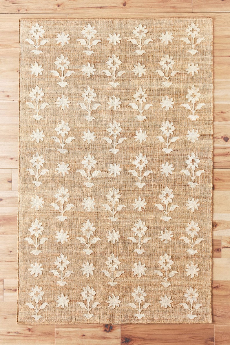 Artisan Flatweave Rug in Natural & Ivory – Floral Patterned Handwoven Jute and Wool